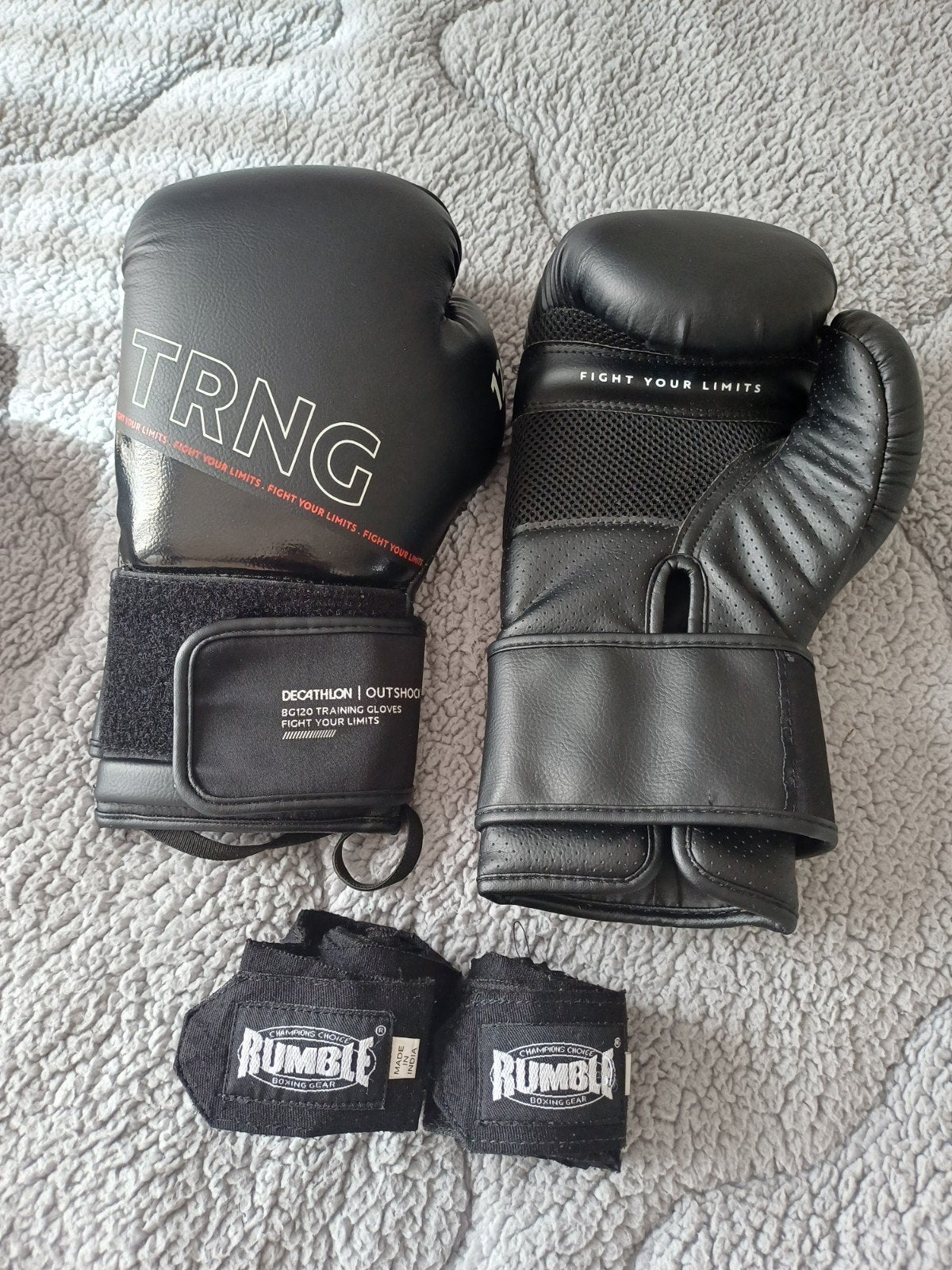 Bokshandschoenen TRNG 12oz met Rumble bandages, Ophalen of Verzenden, Zo goed als nieuw, Bokshandschoenen