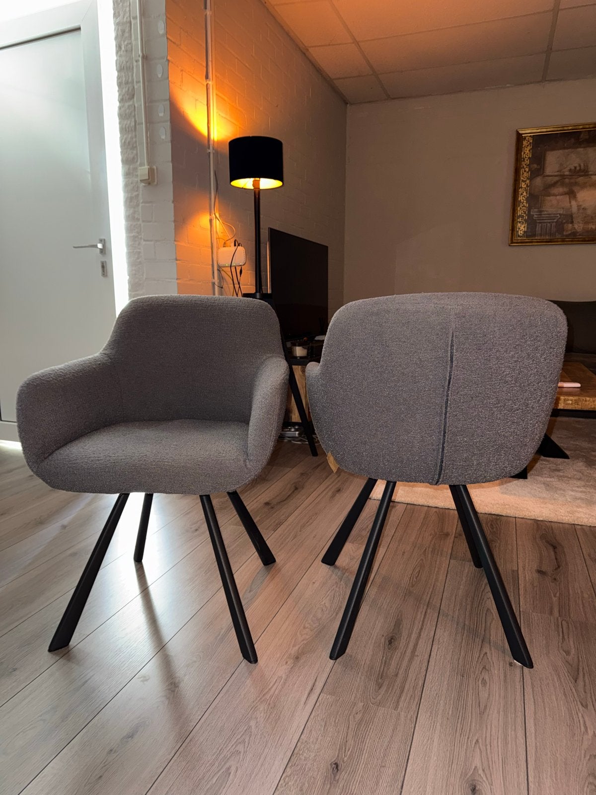 Bouclé midden grijze stoelen | van het merk Woood, Huis en Inrichting, Stoelen, Ophalen, Twee, Zo goed als nieuw, Stof