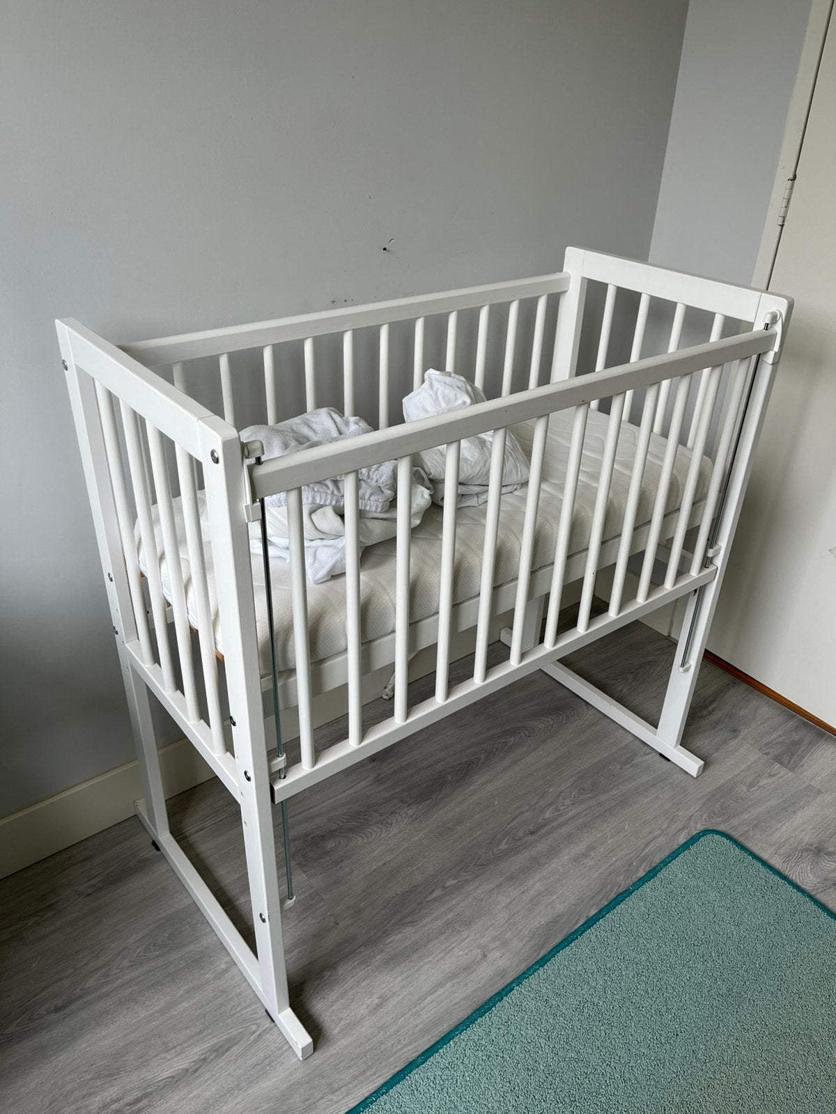 Co sleeper, wit hout, met matras en twee setjes beddengoed, Ophalen, Zo goed als nieuw, Overige typen