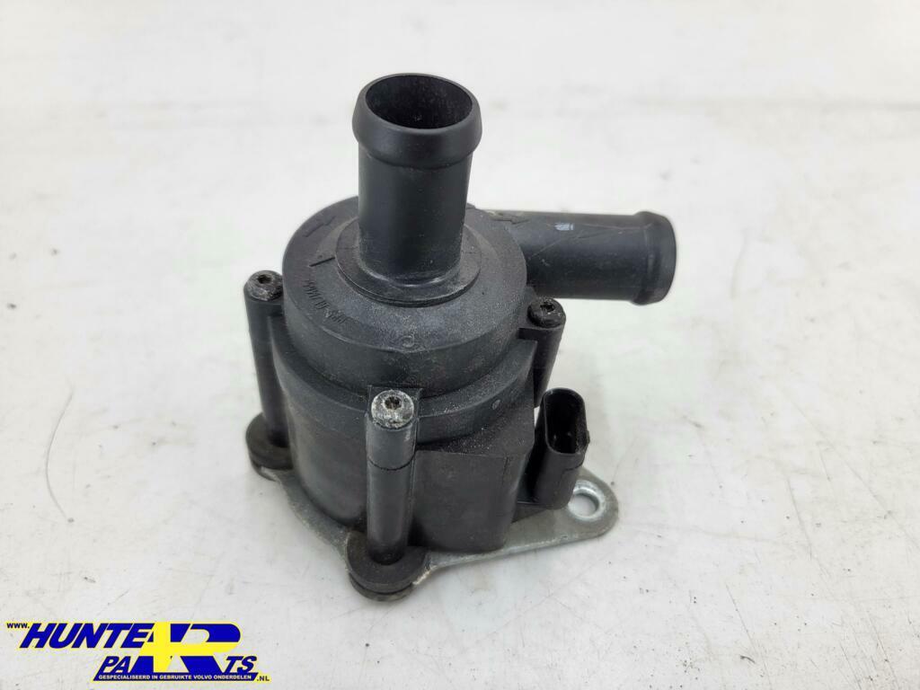 Extra waterpomp Volvo V90 II 2.0 D5 ('16-'22) 31338211, Gebruikt, Ophalen of Verzenden, Volvo, Volvo