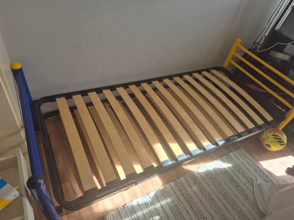 Eenpersoonsbed met onderbed - ideaal voor logees, Gebruikt, 90 cm, 200 cm, Metaal
