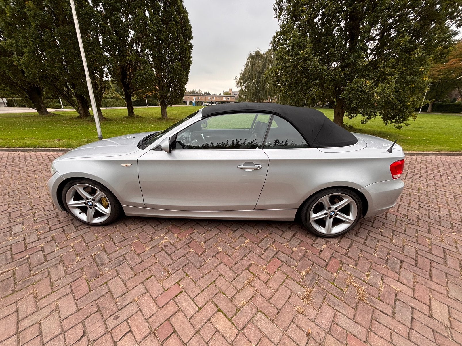 Nette BMW 1-Serie 3.0 (zescilinder) 125I Cabrio uit 2012, Auto's, BMW, Particulier, 1-Serie, ABS, Airbags, Airconditioning, Alarm