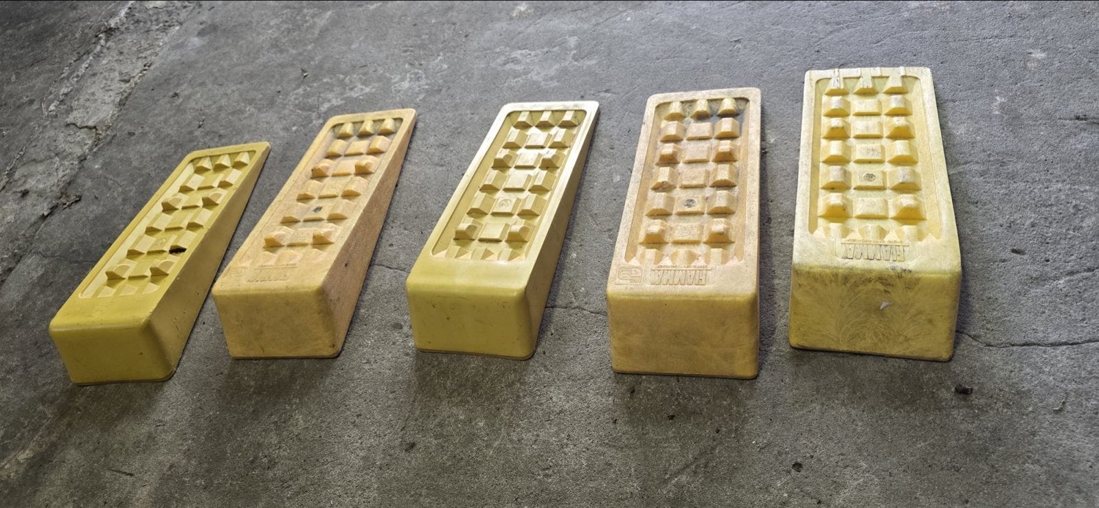Set van 5 Fiamm wielkeggen / stootblokken /oprij-/level blok, Ophalen, Gebruikt