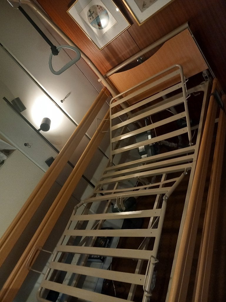 ZIEKENHUISBED €700, Ophalen of Verzenden, Zo goed als nieuw