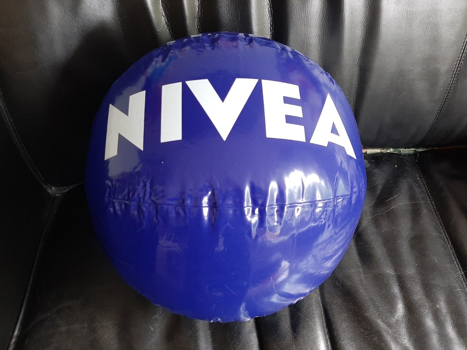 Nivea strandbal - Blauw met wit logo, Ophalen of Verzenden, Nieuw