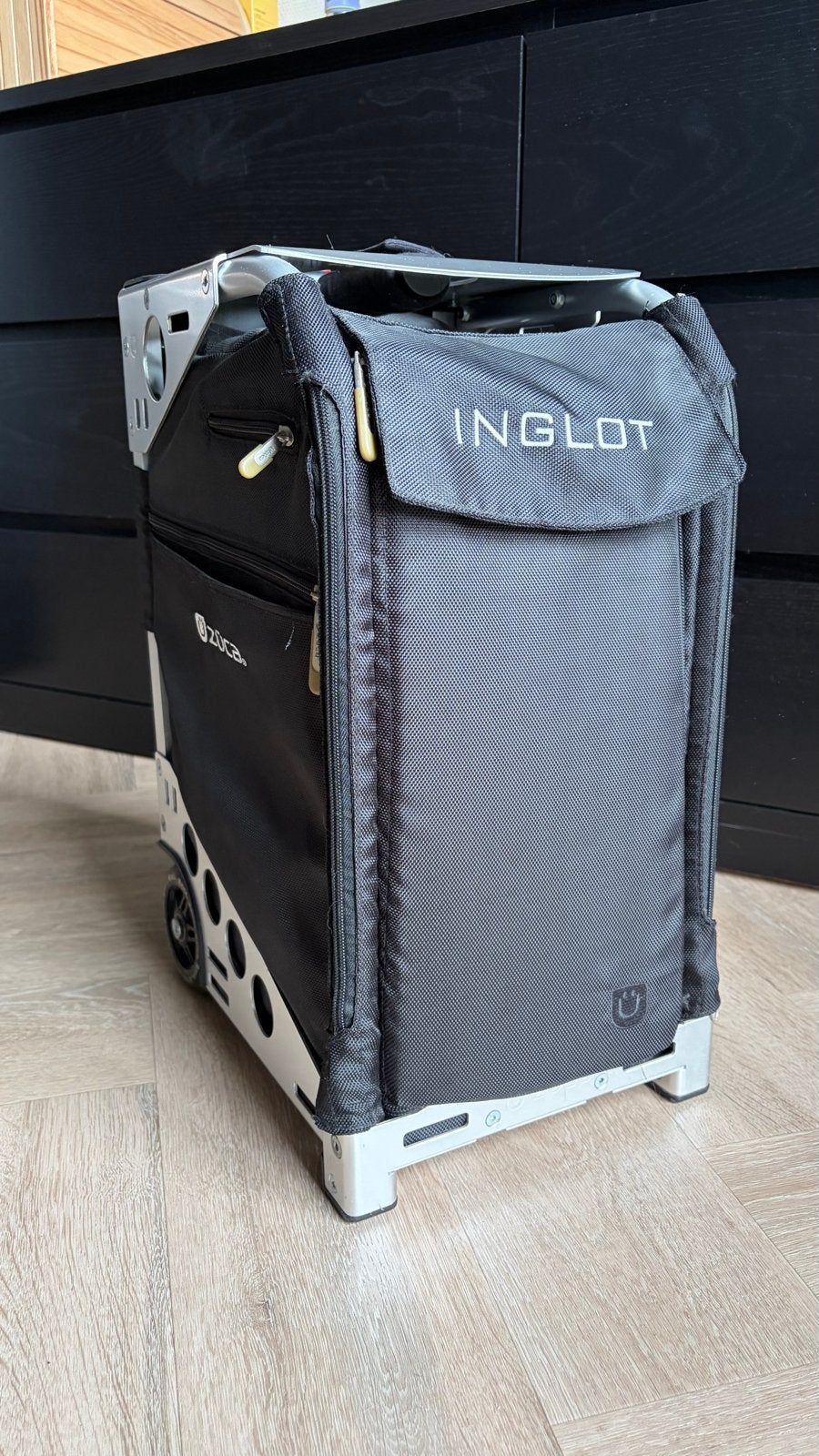 Zuca Pro Artist Trolley - Inglot, Ophalen, 40 tot 60 cm, 30 cm of meer, Zwart