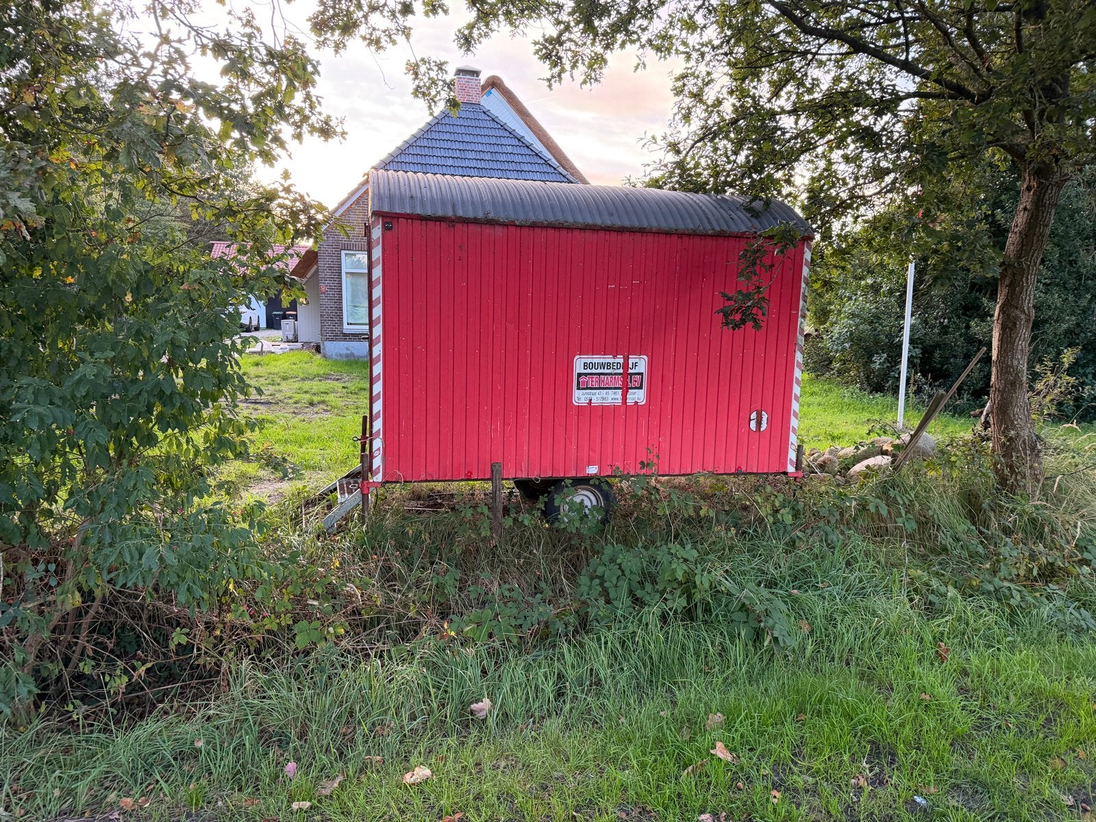 Nette rottingsvrije schaftkeet op wielen met stelpoten, Ophalen, Gebruikt