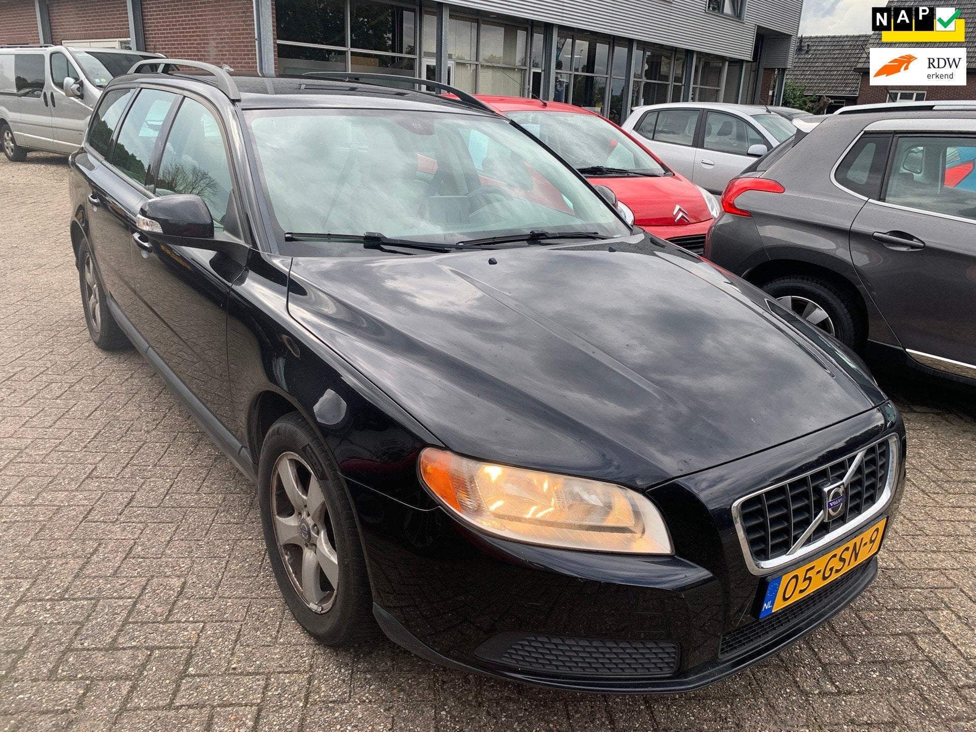Volvo V70 2.0 Kinetic 2008 € 1.200,- 1 JAAR APK MOTORSTORI, Gebruikt, Zwart, Handgeschakeld, Grijs