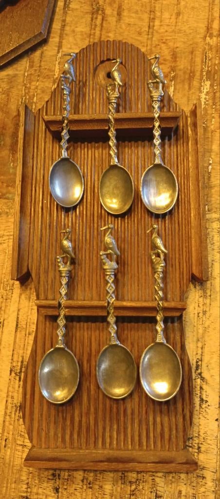 Vintage Houten Lepelrek met 6 Gedetailleerde Tinnen Lepels, Ophalen of Verzenden