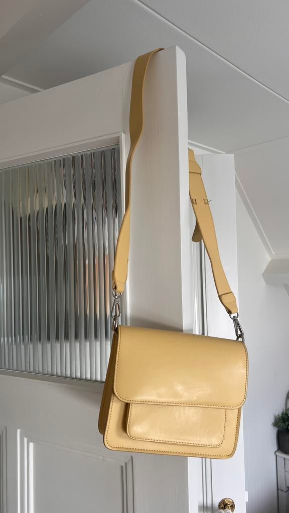 (Boter)gele cross-body tas van Hvisk (Cayman Pocket), Sieraden, Tassen en Uiterlijk, Tassen | Damestassen, Ophalen of Verzenden