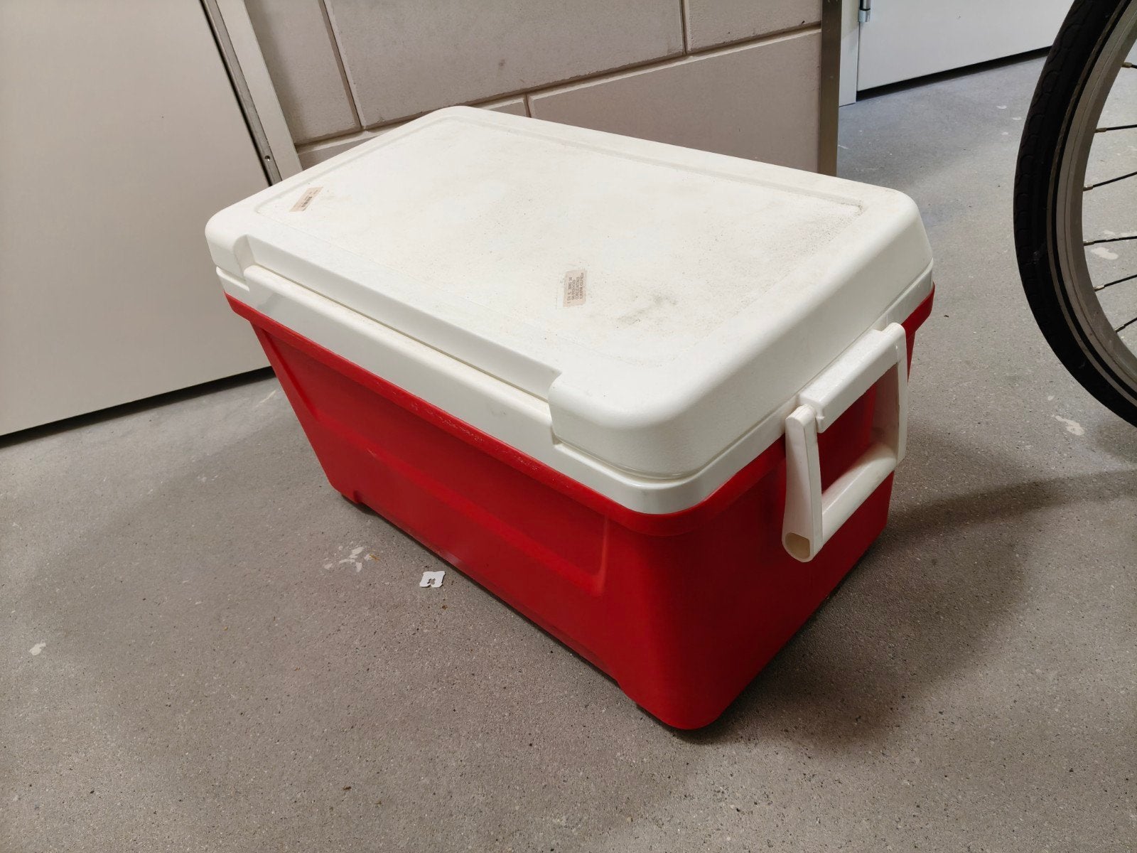 Igloo Laguna Koelbox - Rood/Wit - Ideaal voor Uitjes, Caravans en Kamperen, Koelboxen, Ophalen, Zo goed als nieuw, Koelbox, Koelelement