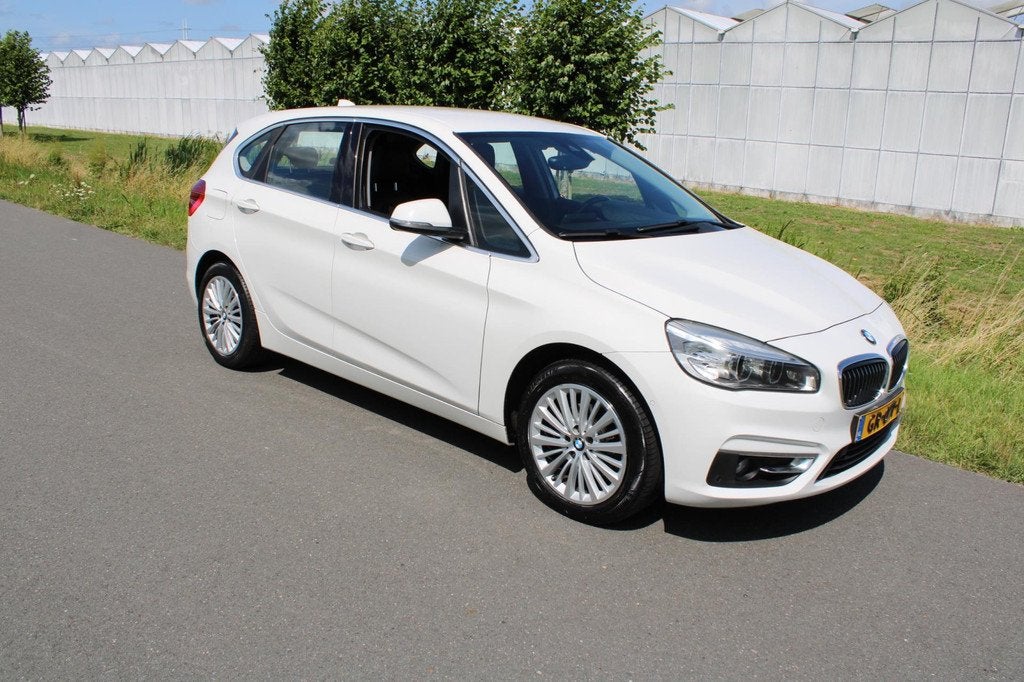 BMW 2-serie Active Tourer 218i Luxury Automaat met Leder, 136 pk, Gebruikt, Automatische klimaatregeling, Wit