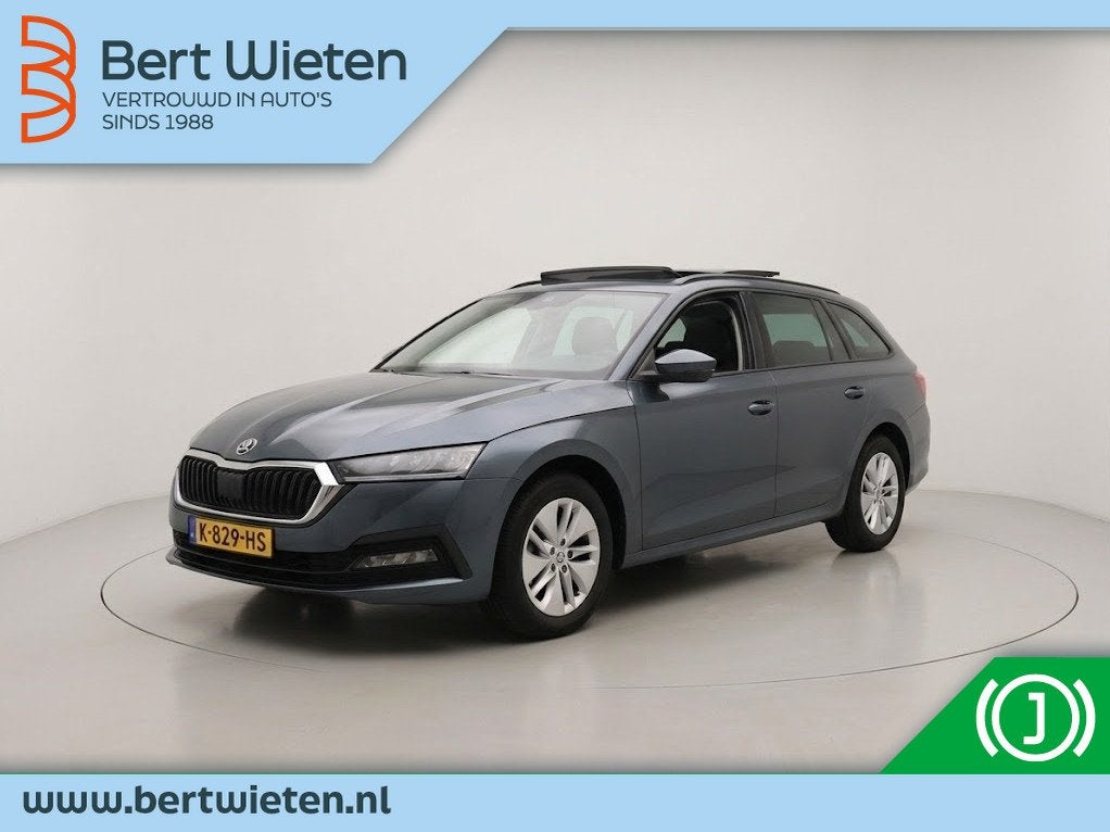 Skoda Octavia Combi 1.0 TSI | Geen import | Panoramadak | Pa, Auto's, Dealer onderhouden, Leder en Stof, 23 km/l, 3 cilinders