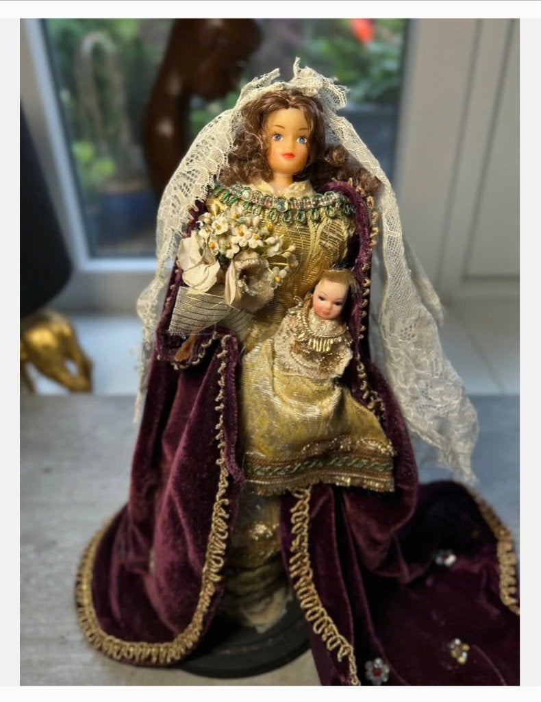 Religie Madonna Jezus beeld stof fluweel op stand, Antiek en Kunst, Antiek | Religie, Ophalen of Verzenden