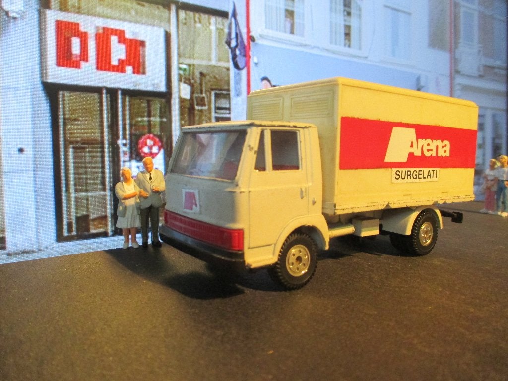1:43 Fiat NC 50 ( IVECO / Magirus ) Bburago Surgelati Arena, Hobby en Vrije tijd, Modelauto's | 1:43, Ophalen of Verzenden, Gebruikt
