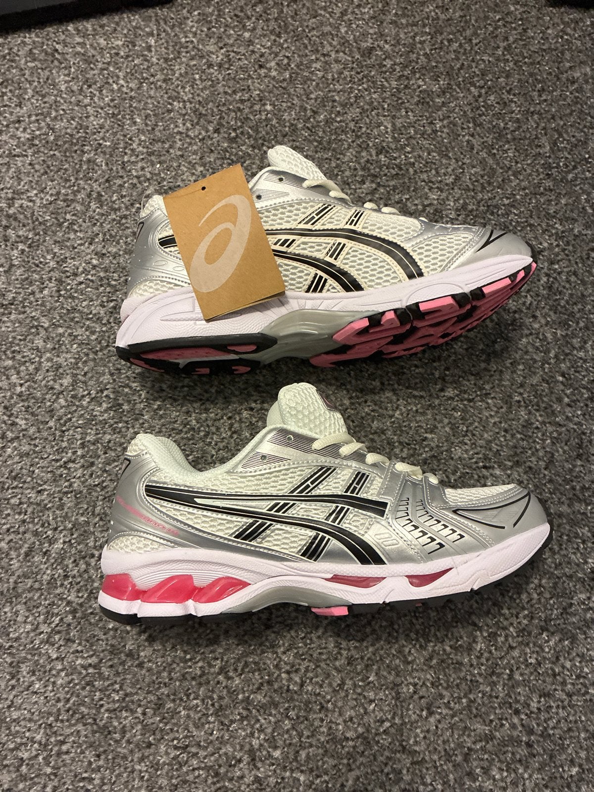 Nieuwe Asics sneakers - Wit/Zilver met roze accenten, Kleding | Dames, Nieuw, Ophalen of Verzenden, Sneakers of Gympen, Roze