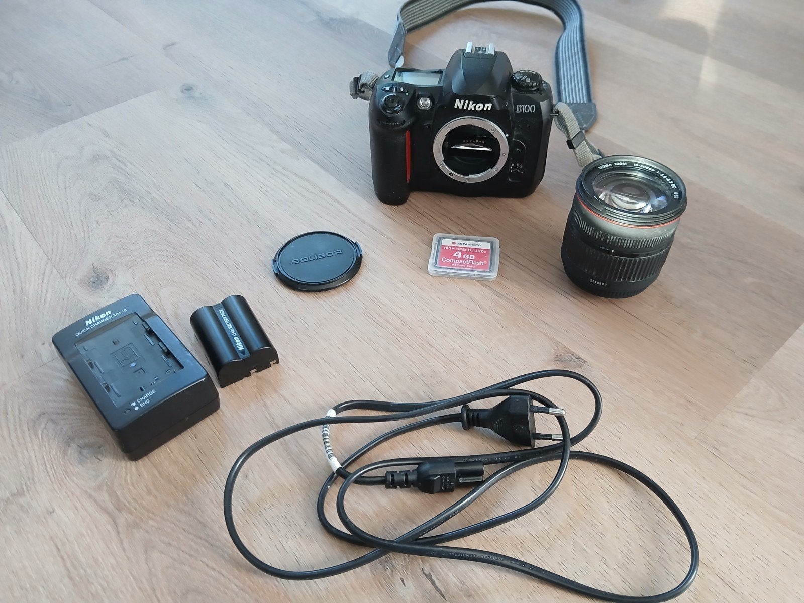 Nikon D100 Digitale spiegelreflexcamera met toebehoren, Ingebouwde flitser, Gebruikt, Spiegelreflex, Ophalen of Verzenden