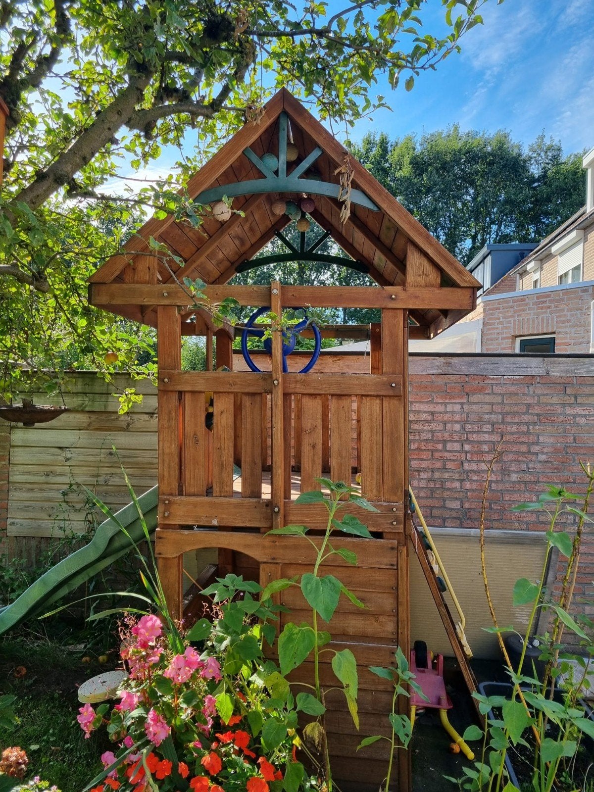 Houten speelhuisje met glijbaan en klimwand, Kinderen en Baby's, Ophalen, Gebruikt, Hout