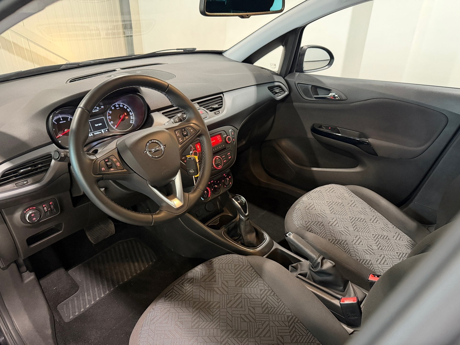 Opel Corsa 1.4 Edition Automaat|Airco|Trekhaak|CruiseControl, 4 cilinders, Origineel Nederlands, Bedrijf, 550 kg