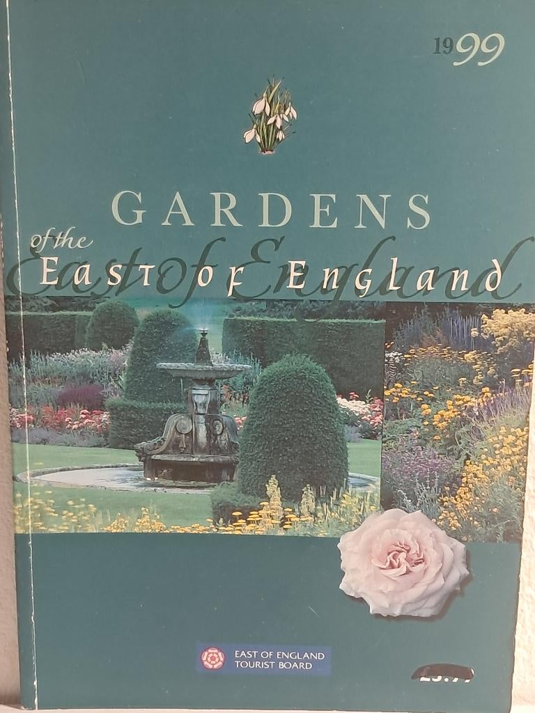 Gardens of the East of England | The National Trust, Ophalen of Verzenden, Zo goed als nieuw, Tuinieren en Tuinplanten