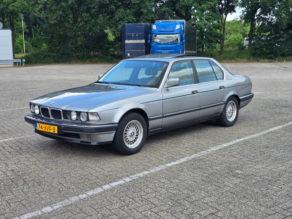 BMW 7-Serie 5.0 I 750 AUT U9 1987 Grijs, Auto's, BMW, Automaat, Achterwielaandrijving, 12 cilinders, 650 kg