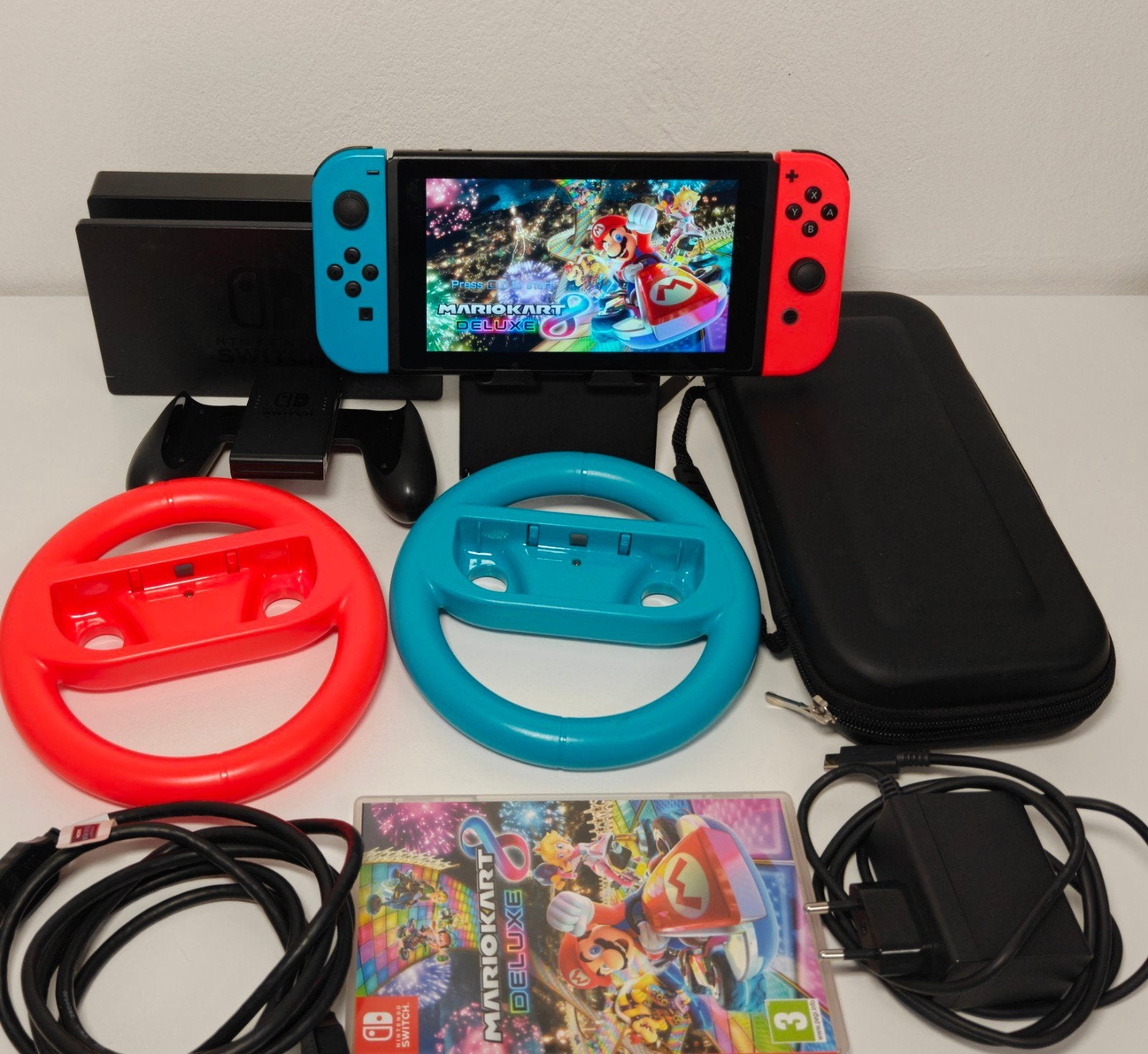 Nintendo Switch V2 met Mario Kart 8 Deluxe en accessoires, Gebruikt, Nintendo switch, Racen en Vliegen, NVT