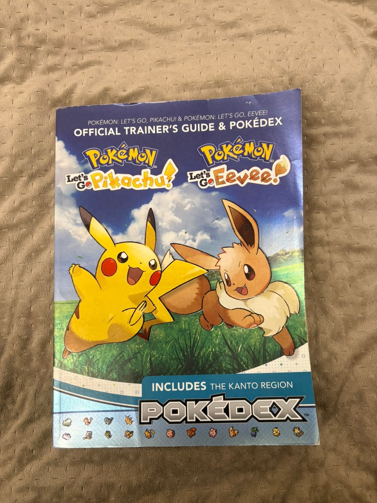 Pokémon Let’s Go Pikachu & Eevee Official strategy guide, Avontuur en Actie, 1 speler, Ophalen of Verzenden, Zo goed als nieuw