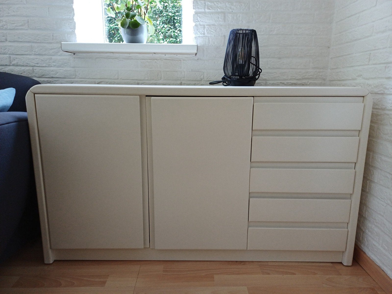 Wit dressoir te koop, Huis en Inrichting, Kasten | Dressoirs, Ophalen, Gebruikt, 25 tot 50 cm, Met deur(en)