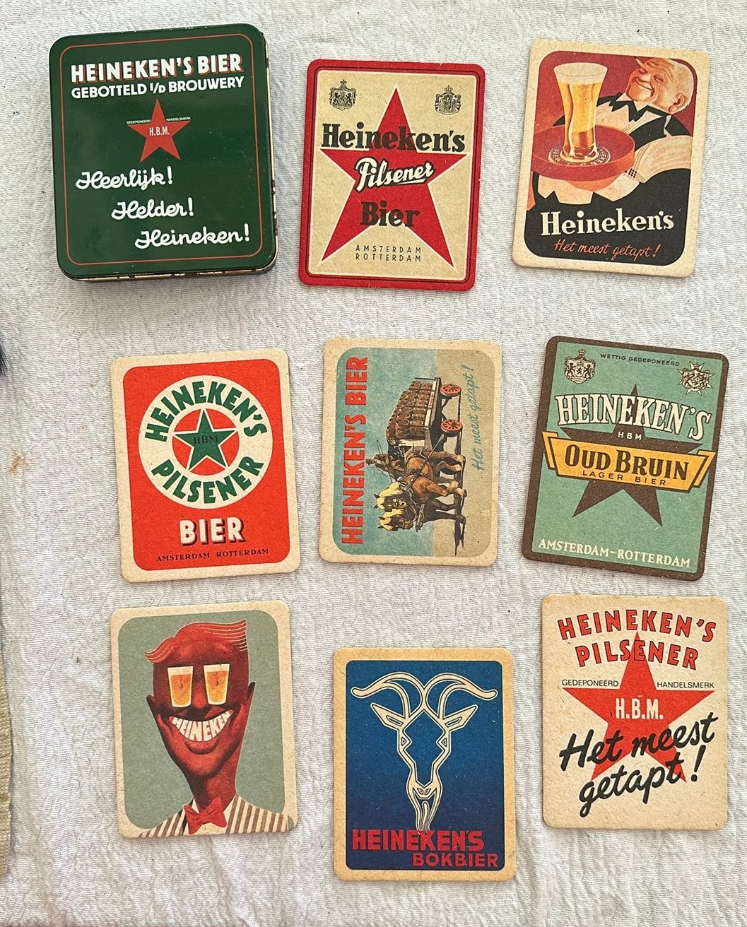 Heineken 8 vintage onderzetters in metalen doosje, Ophalen of Verzenden, Gebruikt, Viltje(s), Heineken