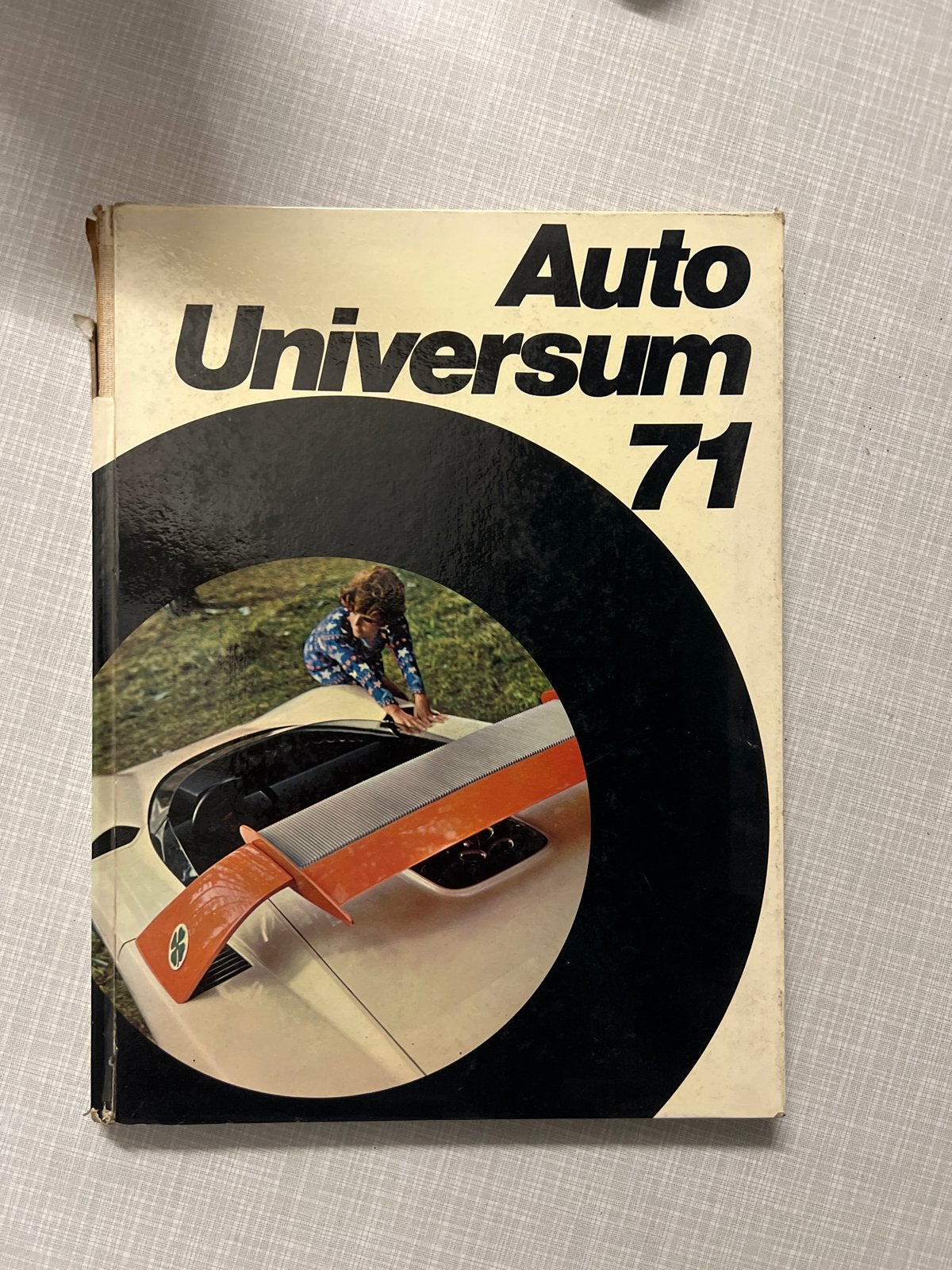 Auto Universum 1971 - Engelse editie, Internationale Automob, Ophalen of Verzenden, Gelezen, Algemeen