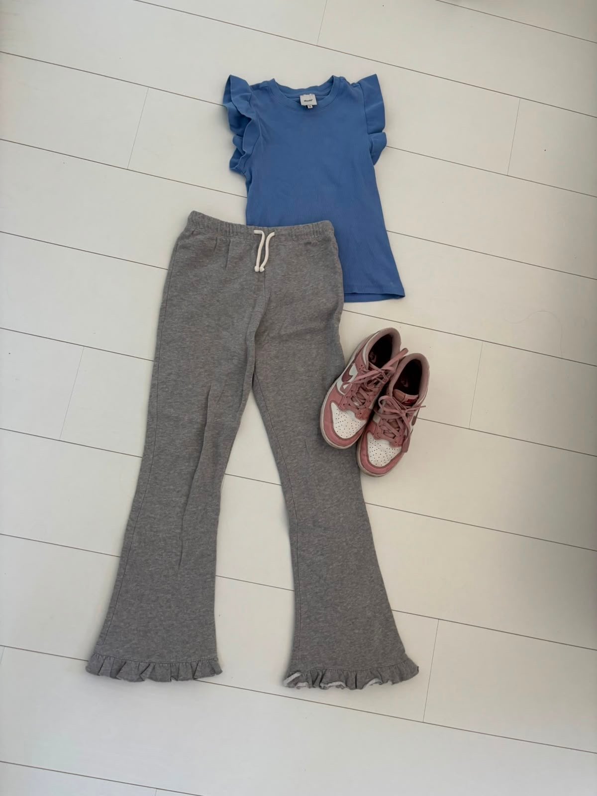 Leuke set: grijze flared broek en blauw shirt, Ophalen of Verzenden, Gebruikt, Meisje, Setje