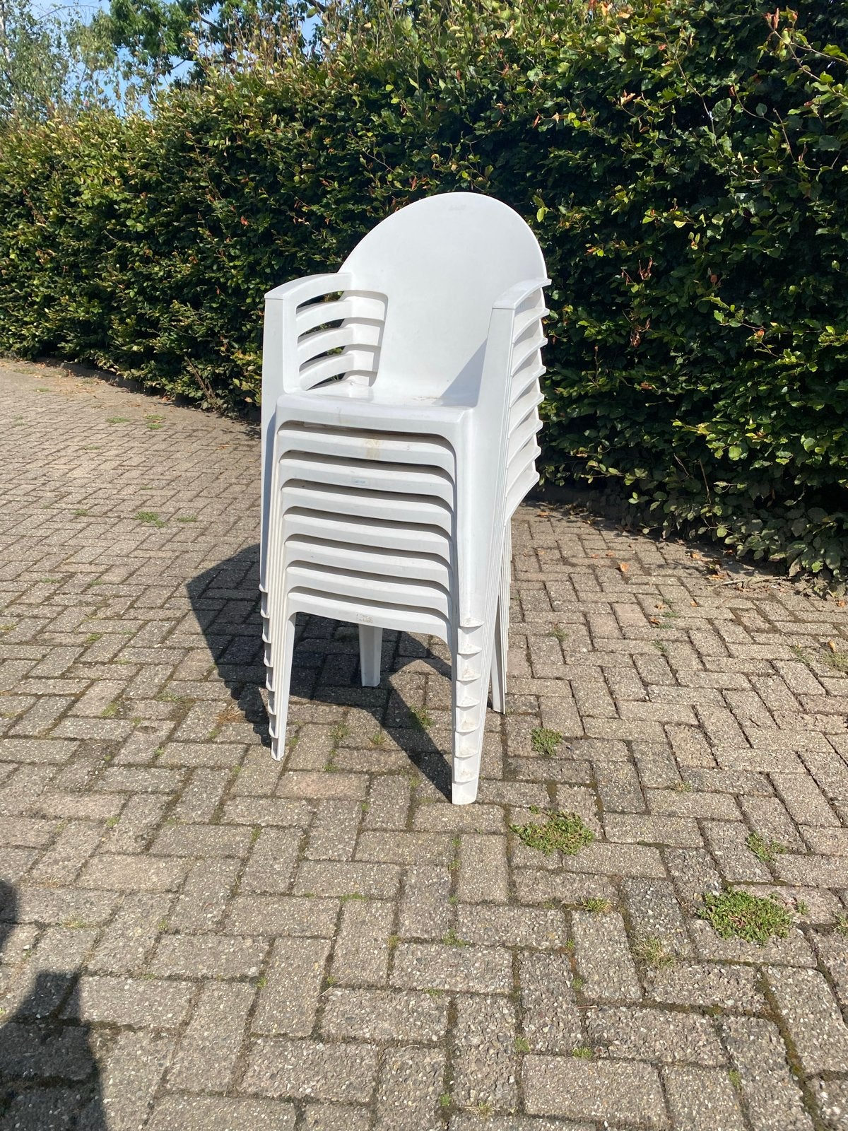 8 witte stapelbare tuinstoelen van kunststof, Ophalen of Verzenden, Gebruikt, Kunststof, Stapelbaar