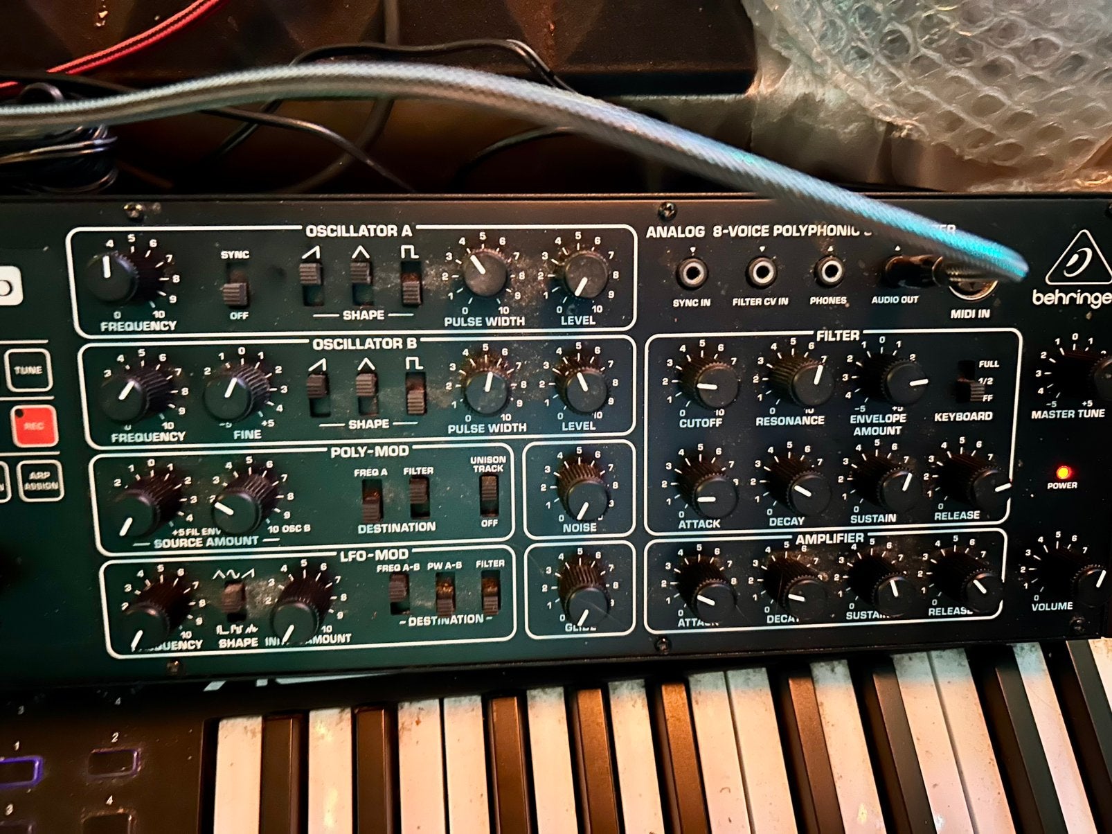Behringer pro-800 (3 months old )+ ultimate patches (300 pre, Muziek en Instrumenten, Ophalen of Verzenden, Nieuw, Overige aantallen