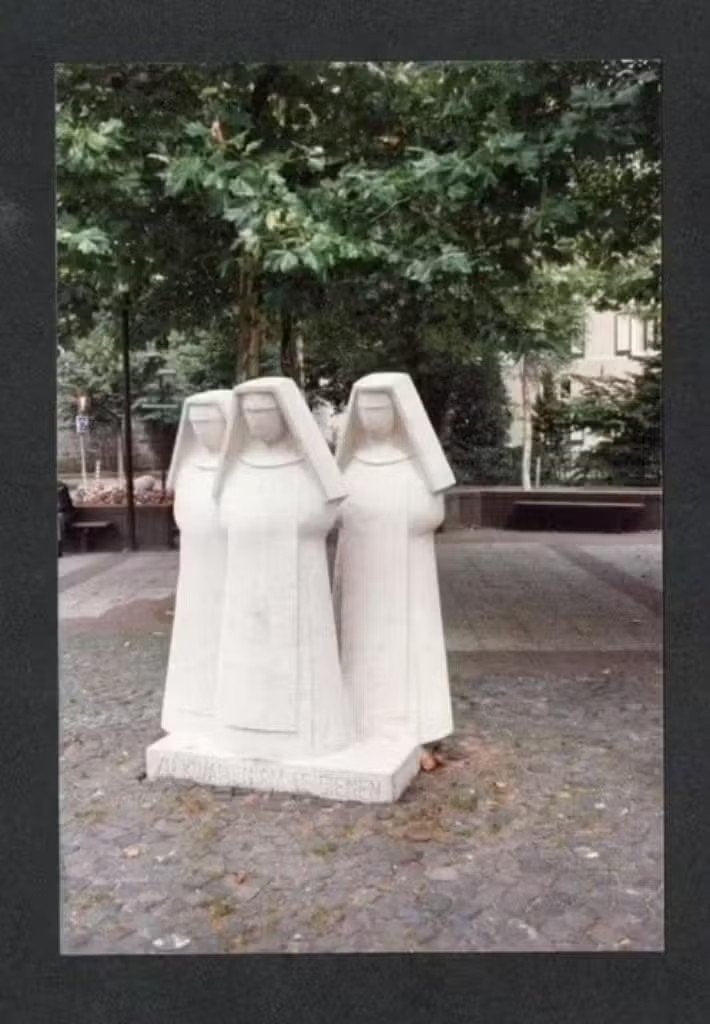 Foto Denekamp Beeld Drie Nonnen Jaren 80., 1980 tot heden, Foto, Ophalen of Verzenden, Zo goed als nieuw