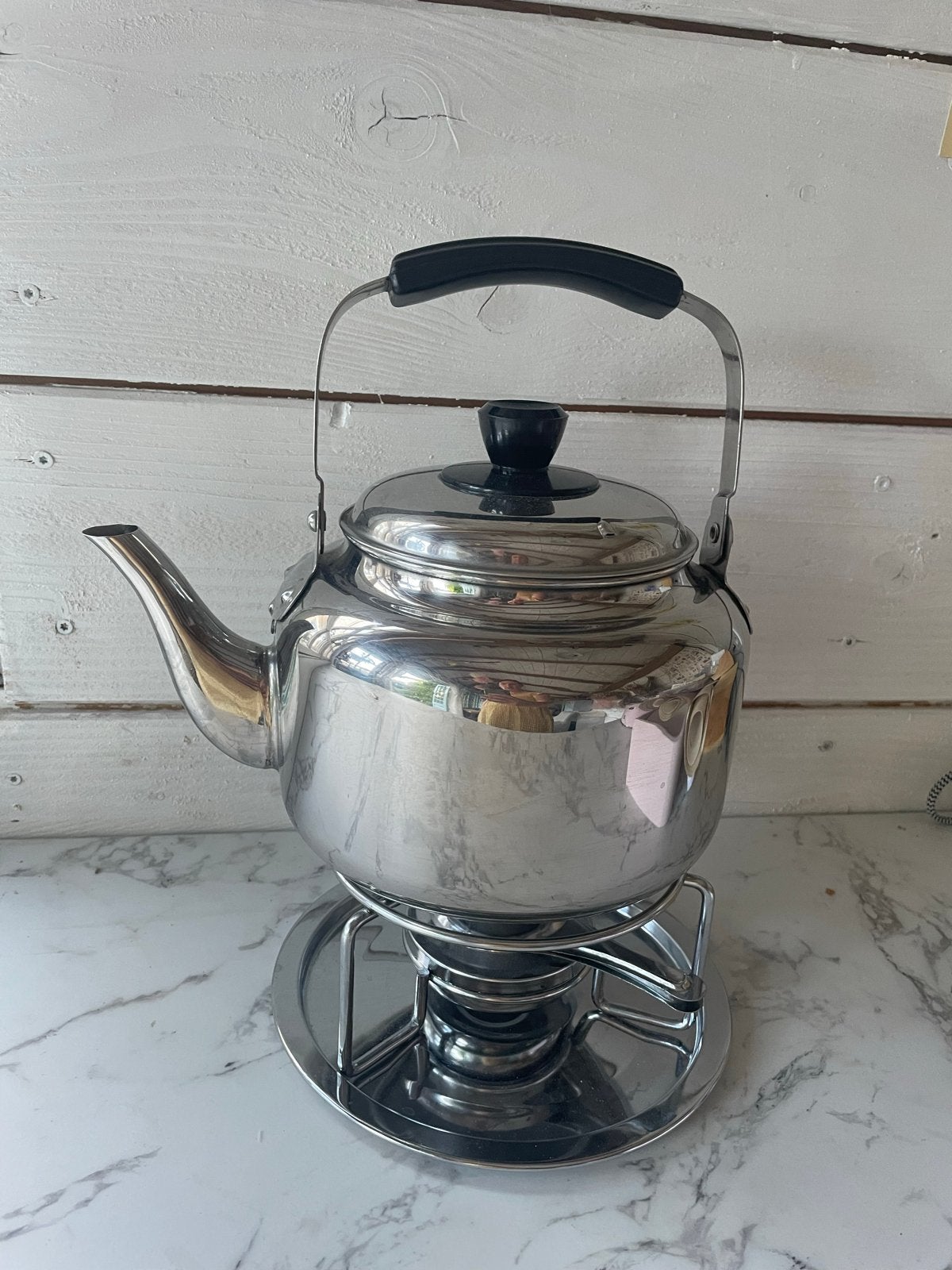 Grote fluitketel met metalen warmhoudplaat, Theepot/fluitketel, Zilver, Ophalen of Verzenden, Zo goed als nieuw