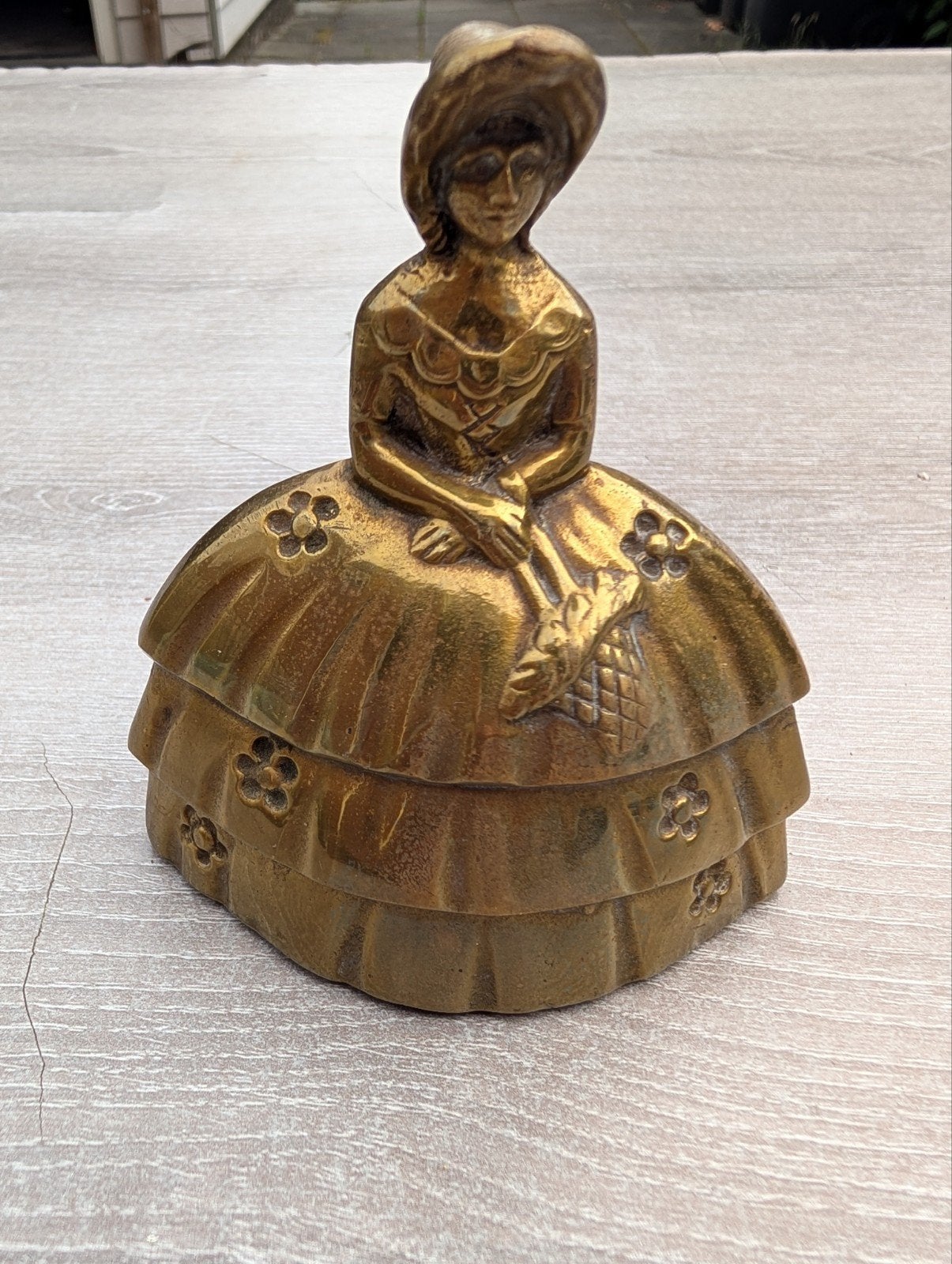 Vintage messing tafelbel van dame in hoepelrok, Antiek en Kunst, Ophalen of Verzenden
