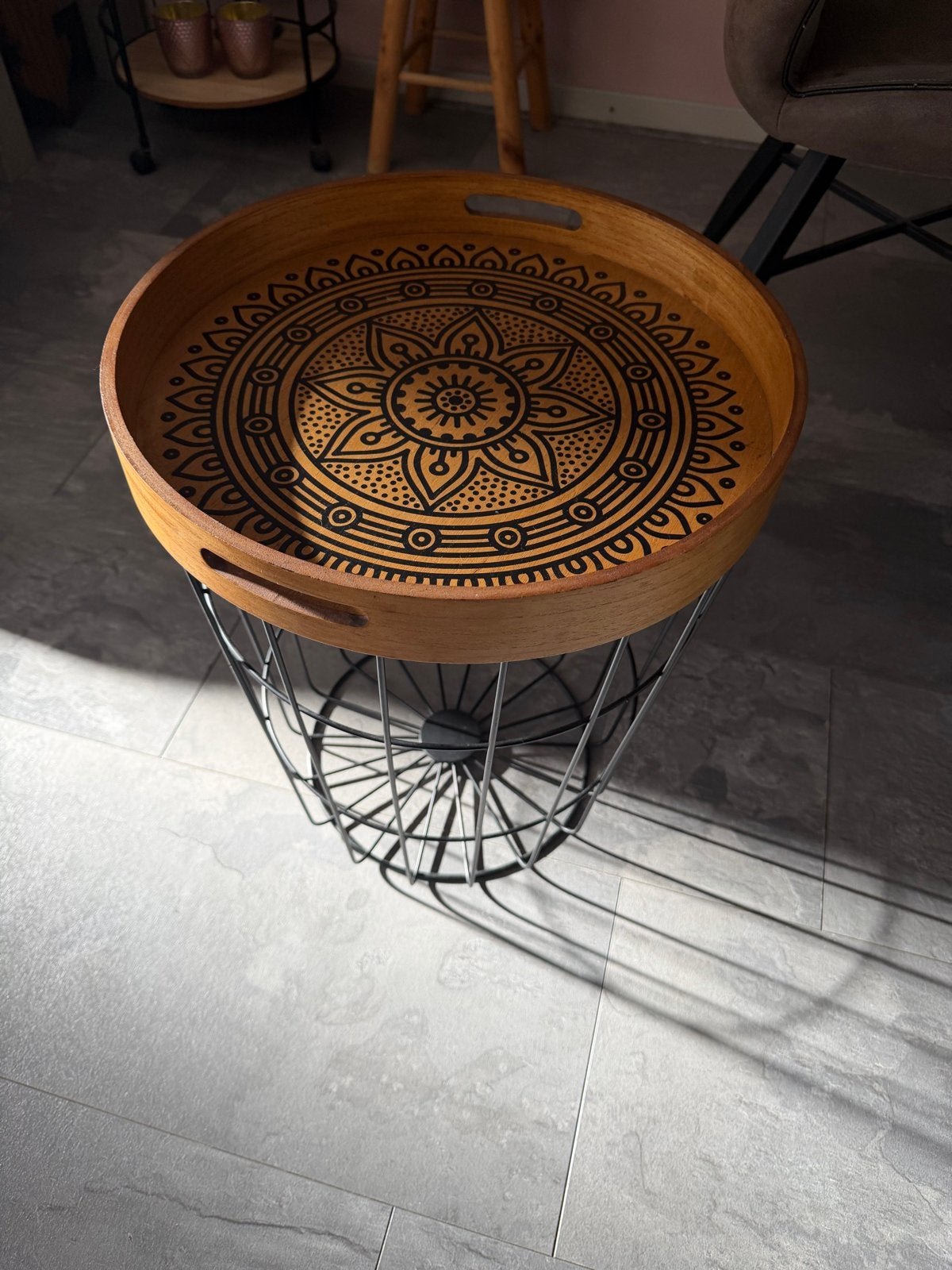 Bijzettafel met Mandala Dienblad - Zo goed als nieuw, Minder dan 55 cm, Rond, Zo goed als nieuw, Hout