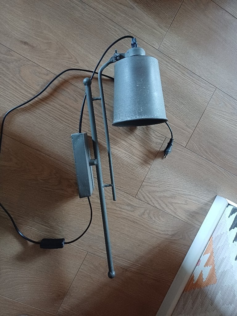 Grijs wandlampje, Huis en Inrichting, Lampen | Wandlampen, Ophalen of Verzenden, Zo goed als nieuw, Metaal
