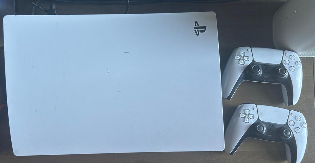 Sony PlayStation 5 Digitaal met 2 controllers, 2 spelers, Ophalen, Zo goed als nieuw, Eén computer