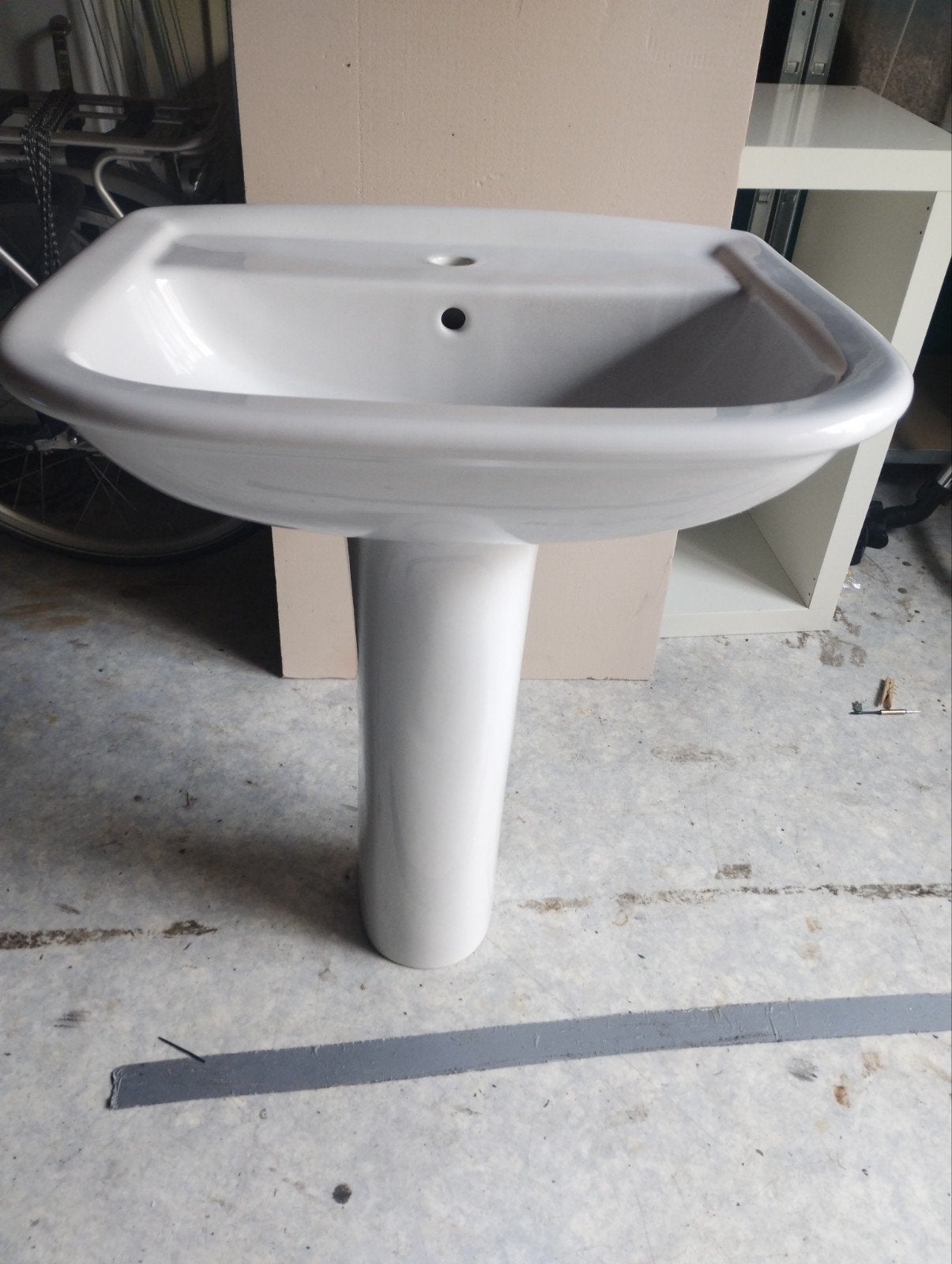 Wastafel met zuil -villeroy en boch, Ophalen, Gebruikt, Wastafel