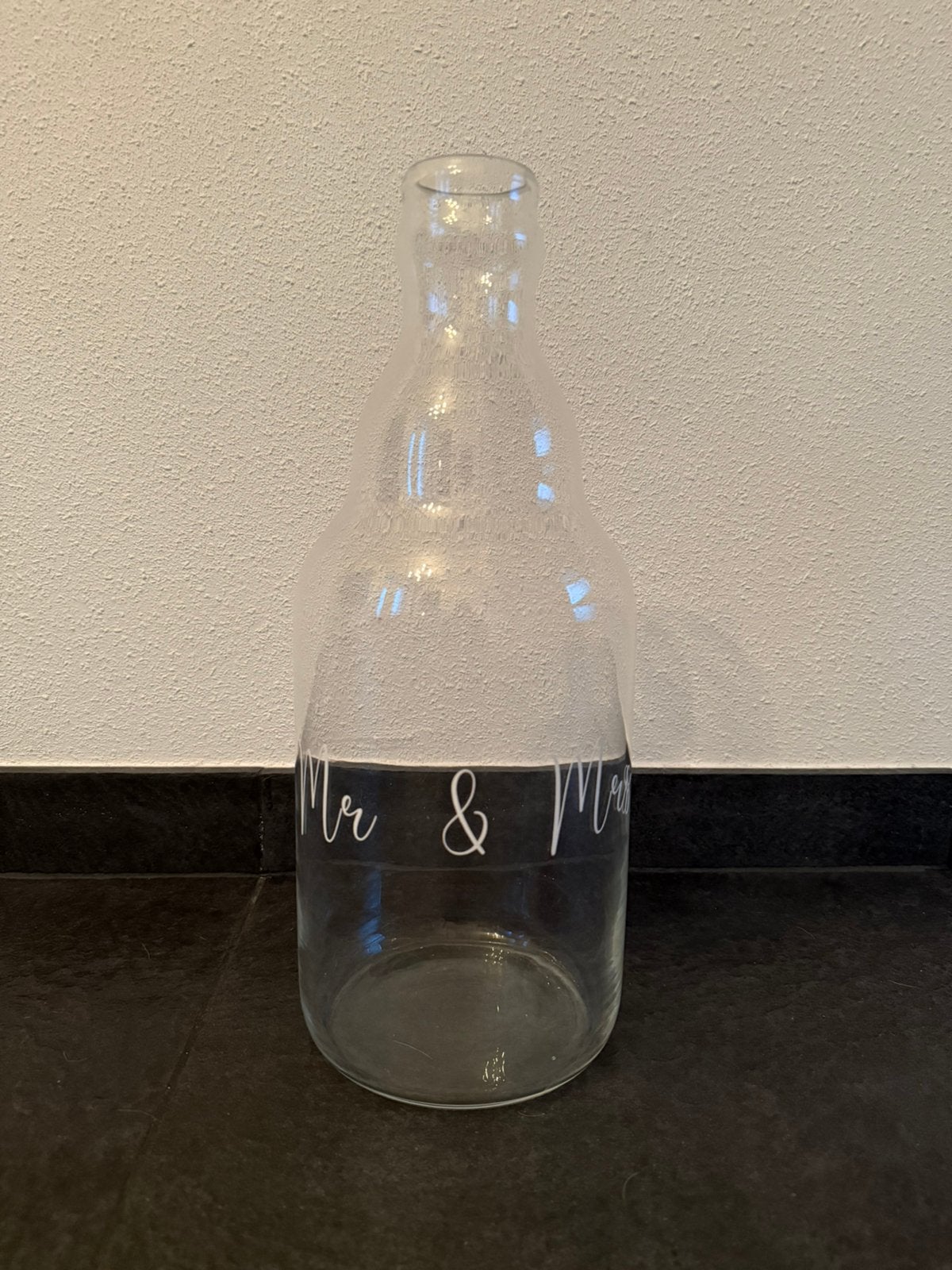 Glazen fles met opschrift Mr & Mrs., Ophalen of Verzenden, Zo goed als nieuw, Glas, 38 cm