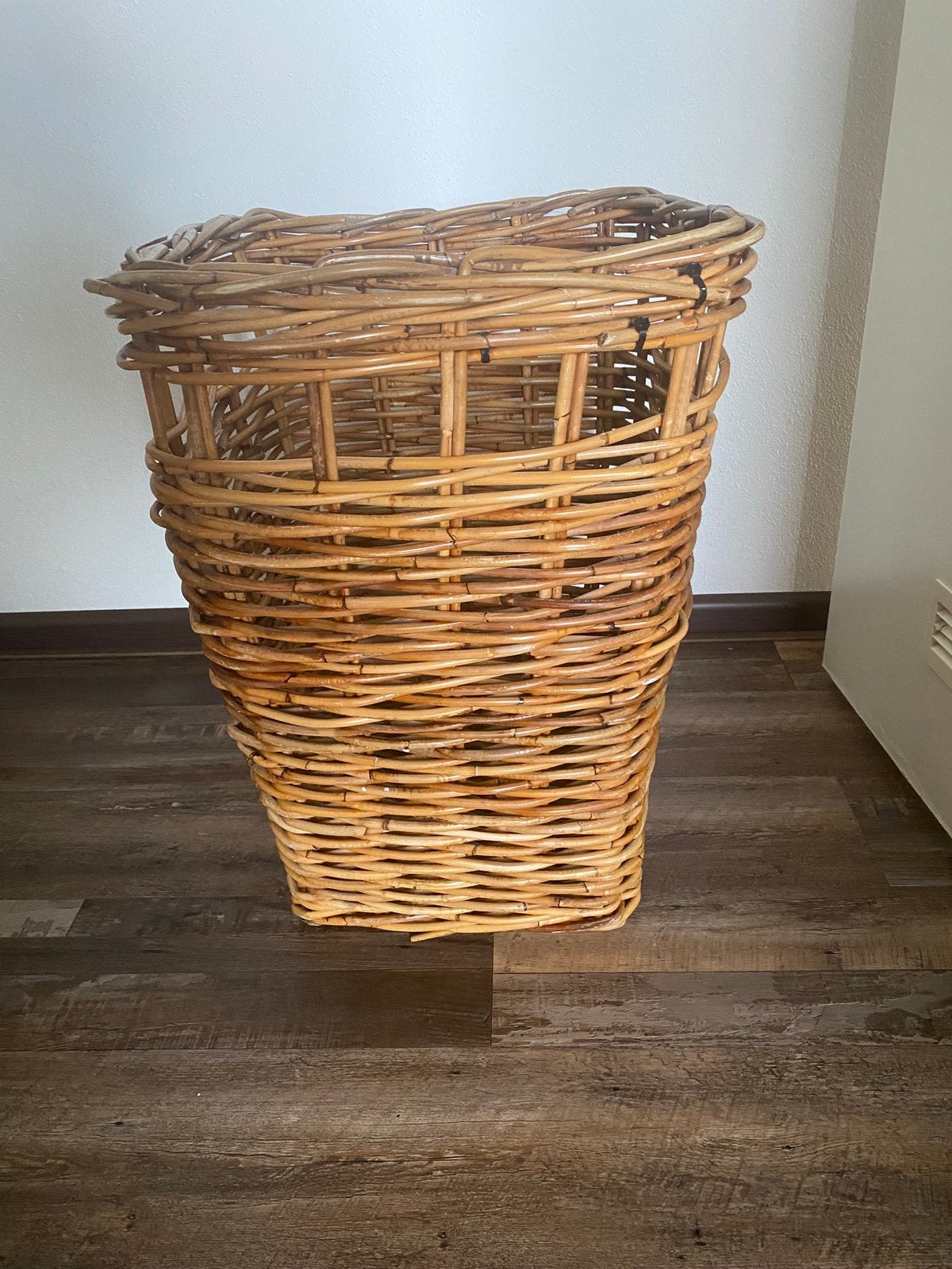 Hoge rieten mand, Huis en Inrichting, Ophalen, Rechthoekig, Riet