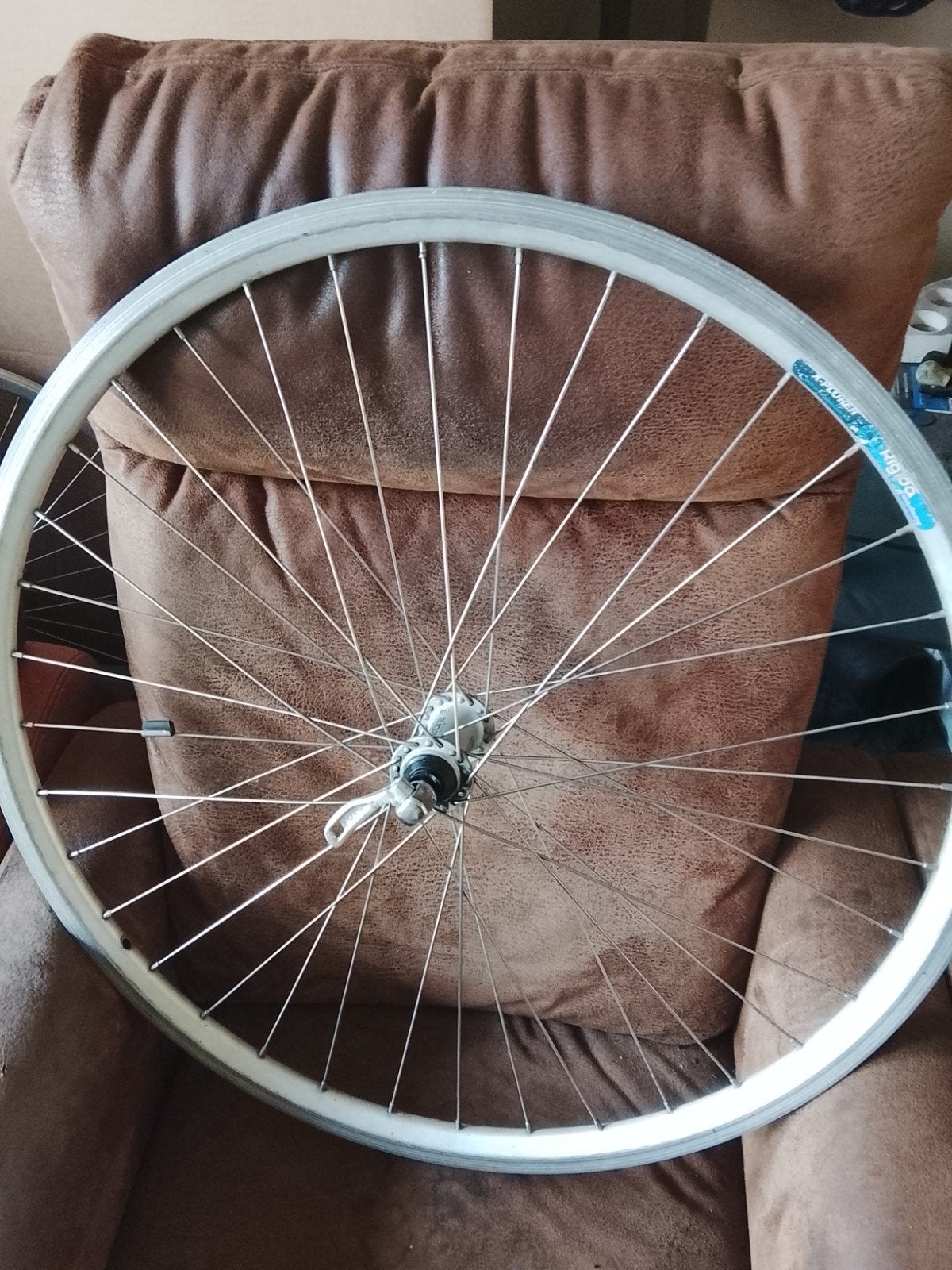 voorwiel 28inch met shimano DEORE naaf, met vleugelmoer, Wiel, Ophalen of Verzenden, Aluminium, Gebruikt