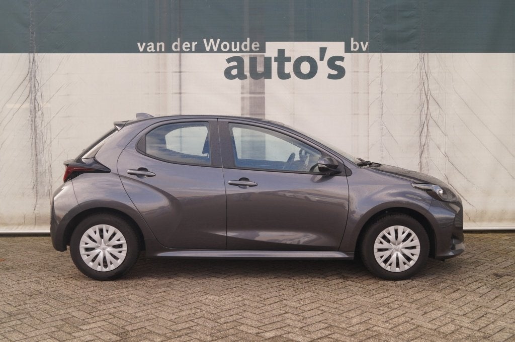 Toyota Yaris 1.5 VVT-i 125pk Active -AIRCO-CRUISE-CAM-, Auto's, Voorwielaandrijving, Dealer onderhouden, Euro 6, Bedrijf