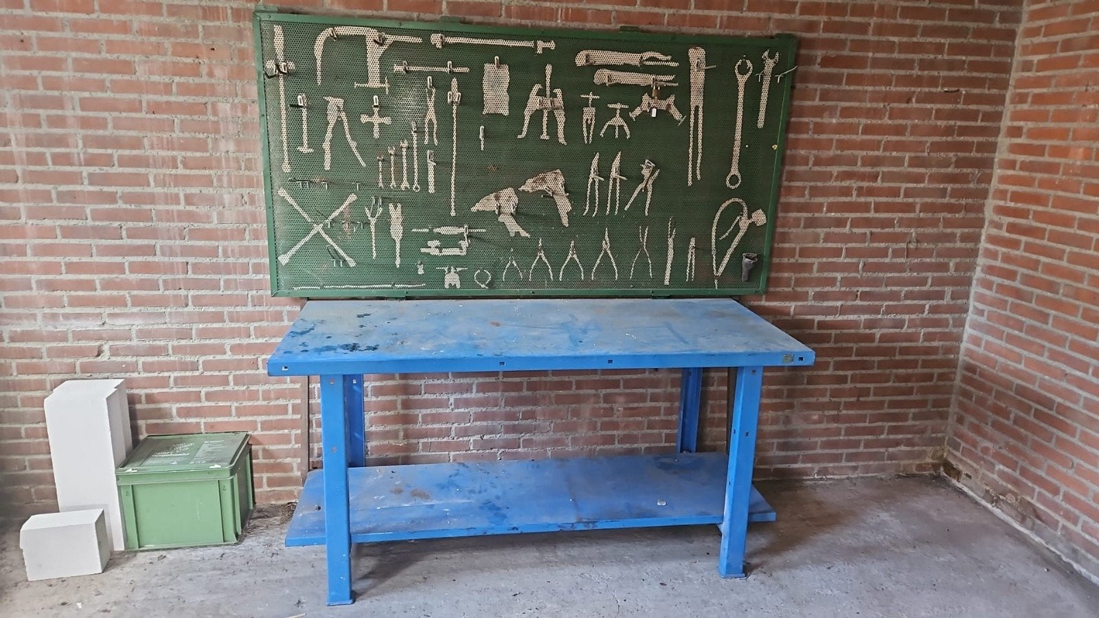 Super degelijke ijzeren/stalen werkbank met bovenrek ., Doe-het-zelf en Verbouw, Werkbanken, Ophalen