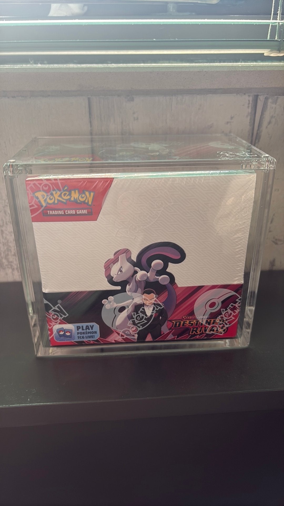 Pokémon Destined Rivals boosterbox in Acryl Case, Ophalen of Verzenden, Nieuw, Overige typen