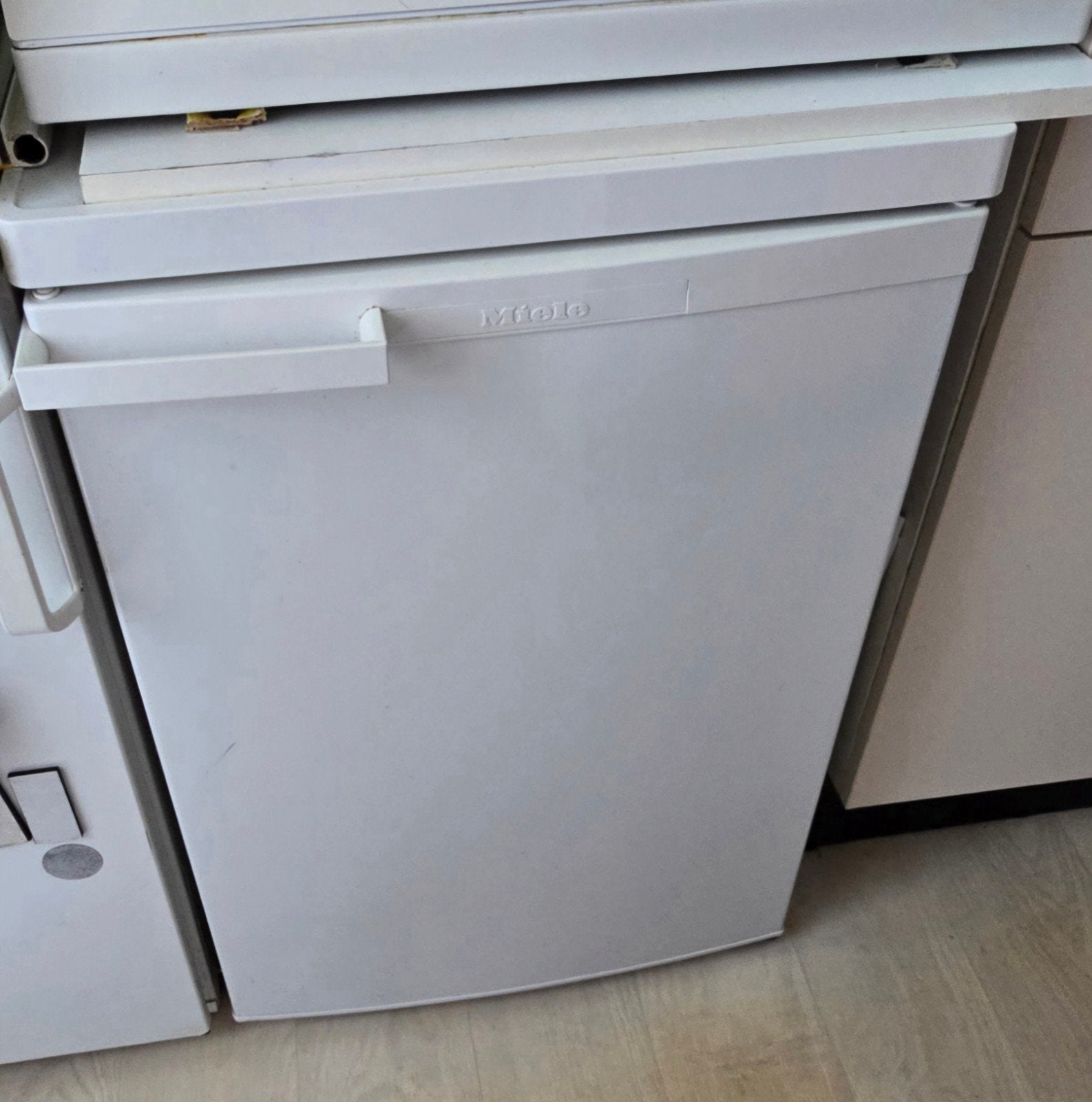 Miele Tafelmodel Koelkast, 100 tot 150 liter, 45 tot 60 cm, Ophalen, 85 tot 120 cm