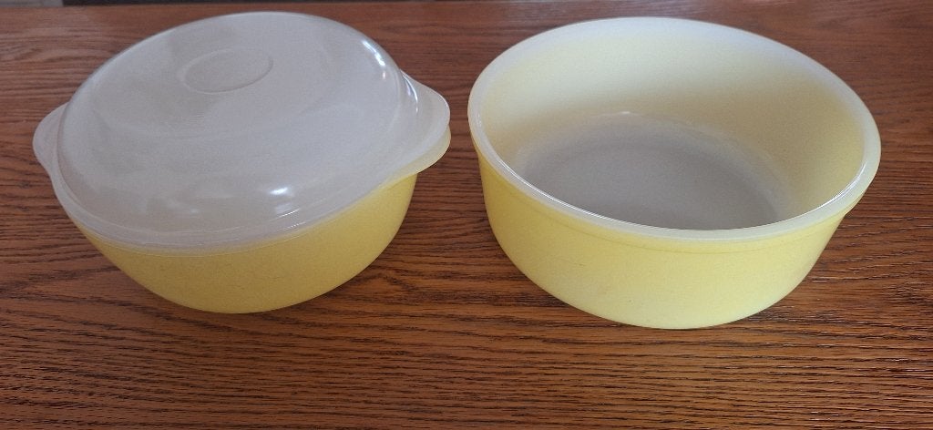 Arcopal schalenset 2 delig geel/ wit, Ophalen, Glas of Glazen, Gebruikt, Overige merken
