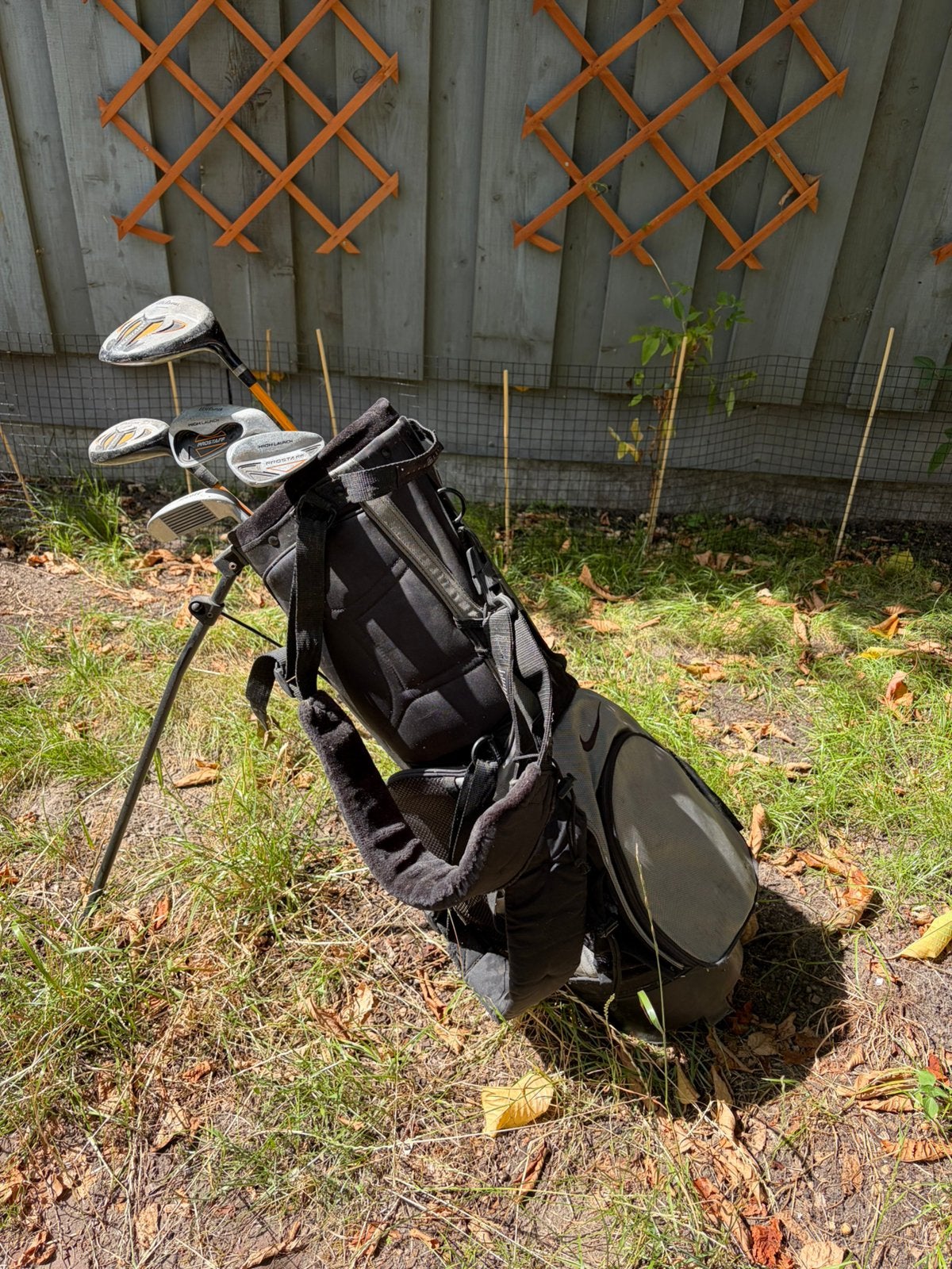 Nike golftas met kindermaat golfclubs, Ophalen of Verzenden, Zo goed als nieuw, Tas
