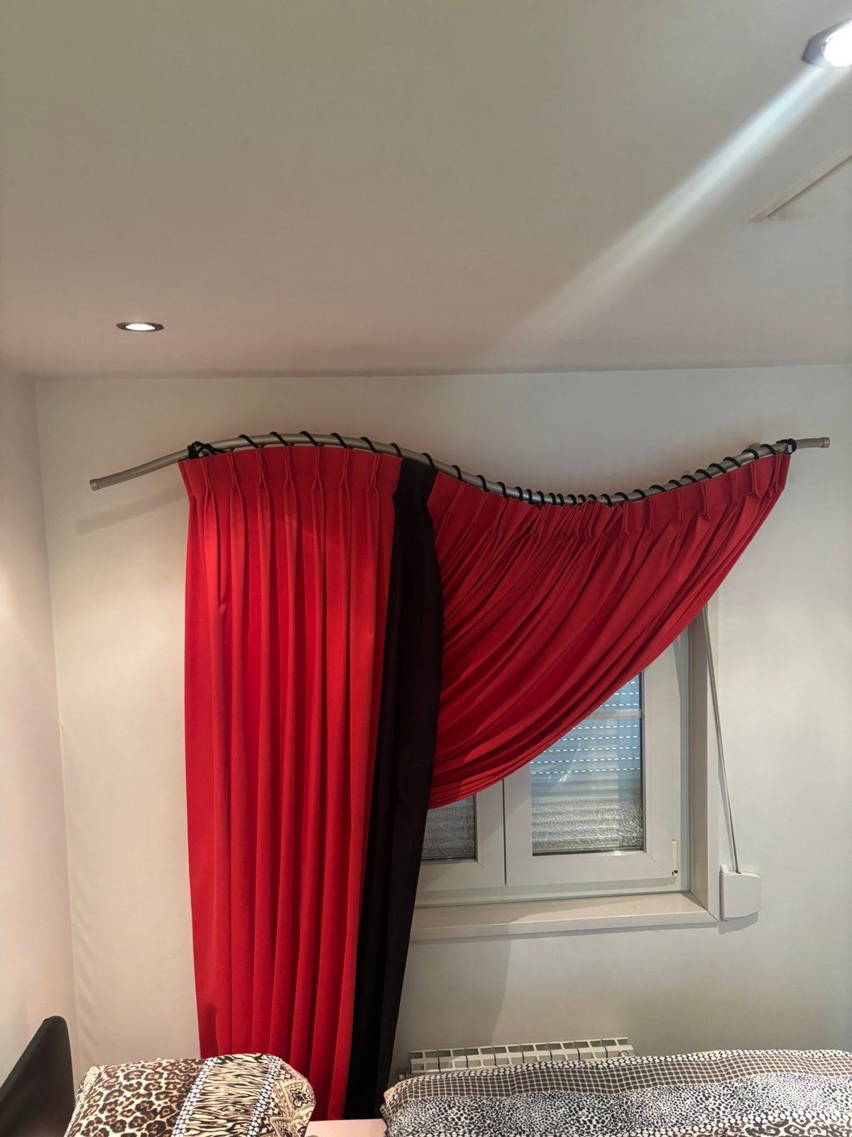 Gordijn plus roedes, Huis en Inrichting, Ophalen of Verzenden, Zo goed als nieuw, 200 cm of meer